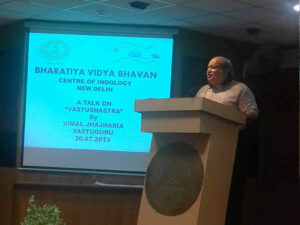 VIMALJI GIVING A LECTURE ON VASTU AT BHARTIYA VIDYA BHAVAN BHAVAN, NEW DELHI