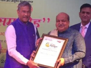 Vimalji being awareded by Chief Minister of Uttrakhand Trivendra Singh Rawat for his contribution to